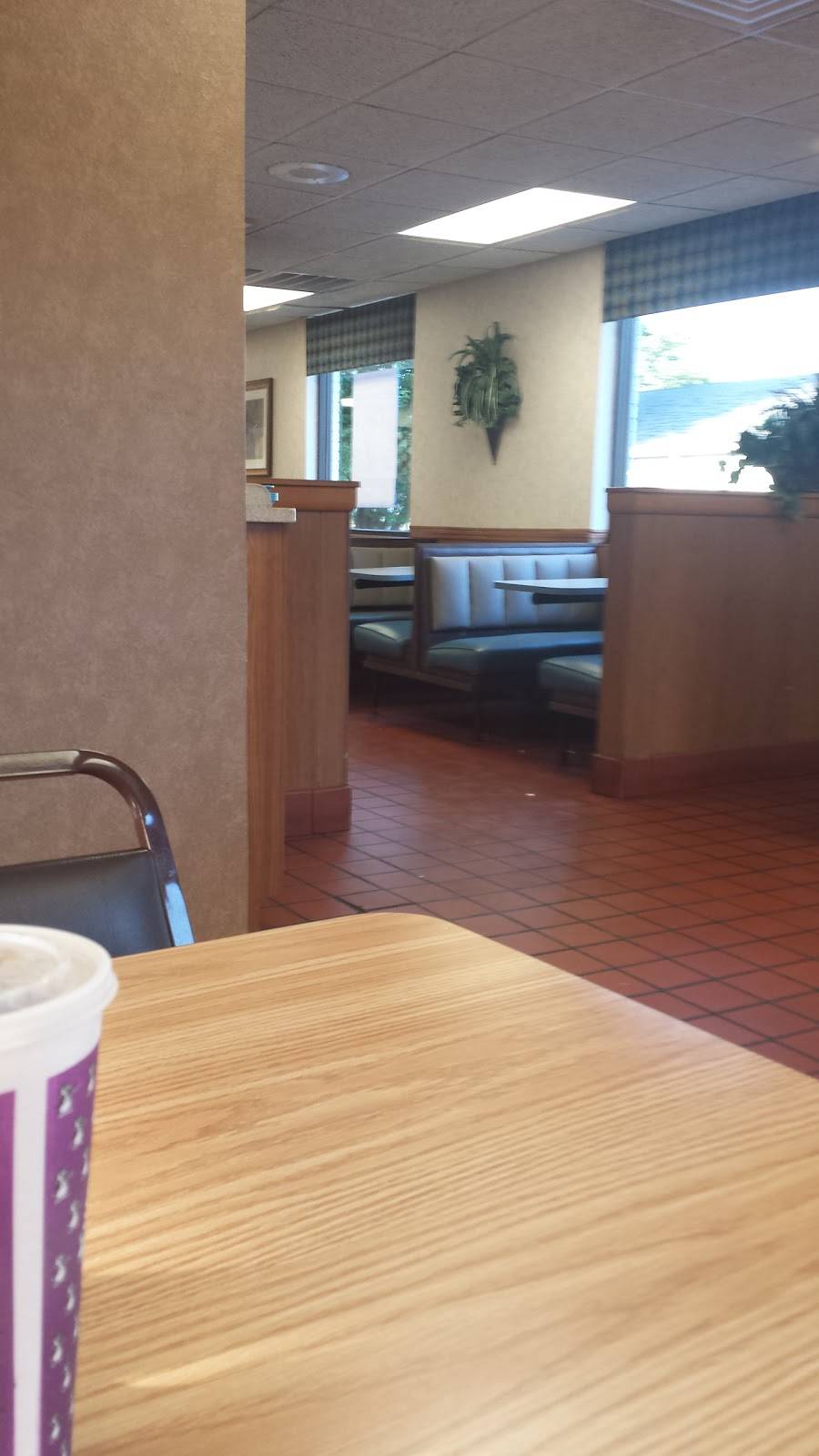 Penguin Point #20 | restaurant | 840 W Bristol St, Elkhart, IN 46514, USA | 5742645252 OR +1 574-264-5252