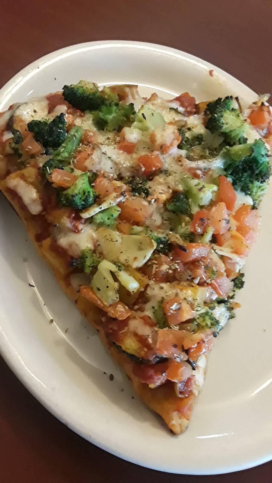 Giovannis Pizzeria & Restaurant | restaurant | 5612 Merrick Rd, Massapequa, NY 11758, USA | 5167997326 OR +1 516-799-7326