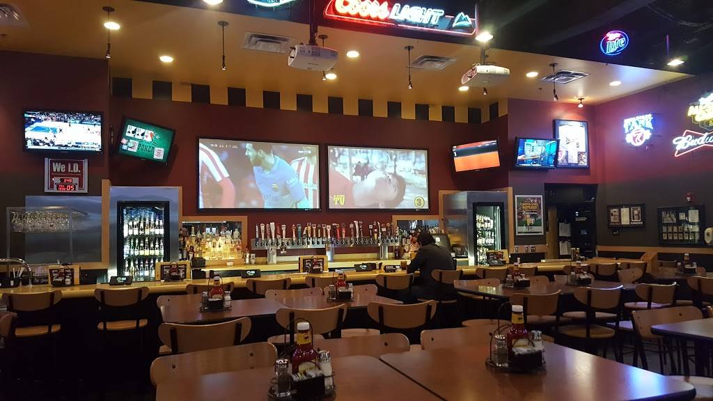 Buffalo Wild Wings | meal takeaway | 12110 S Strang Line Rd, Olathe, KS 66062, USA | 9133930638 OR +1 913-393-0638