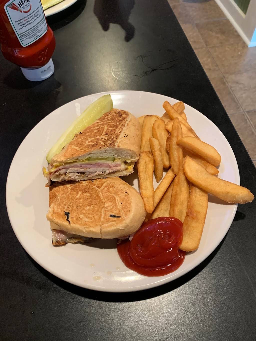 Nina’s Restaurant & Bar | restaurant | 312 E Main St, Clayton, NC 27520, USA | 9195856589 OR +1 919-585-6589