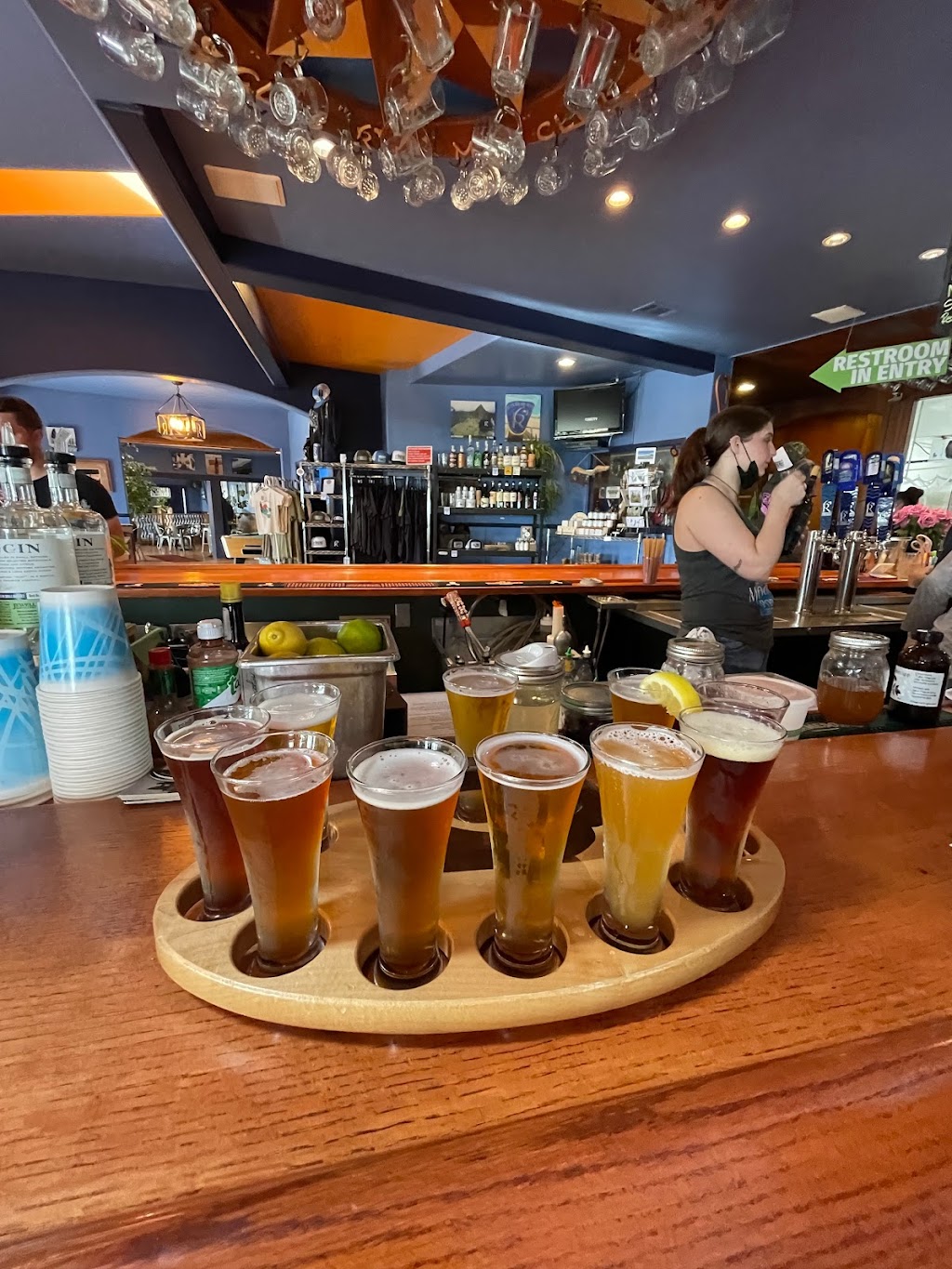 Six Rivers Brewery | restaurant | 1300 Central Ave, McKinleyville, CA 95519, USA | 7078397580 OR +1 707-839-7580