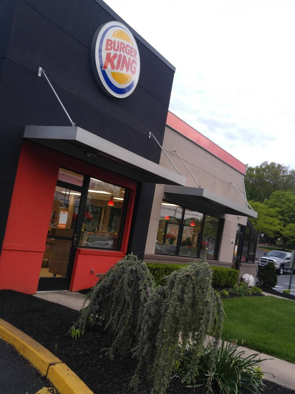 Burger King | restaurant | 3948 US-1 Apt 1, Monmouth Junction, NJ 08852, USA | 7322970793 OR +1 732-297-0793