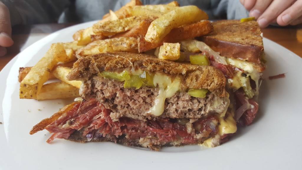 Runway Restaurant | restaurant | 13 Airport Dr, Limington, ME 04049, USA | 2076372210 OR +1 207-637-2210