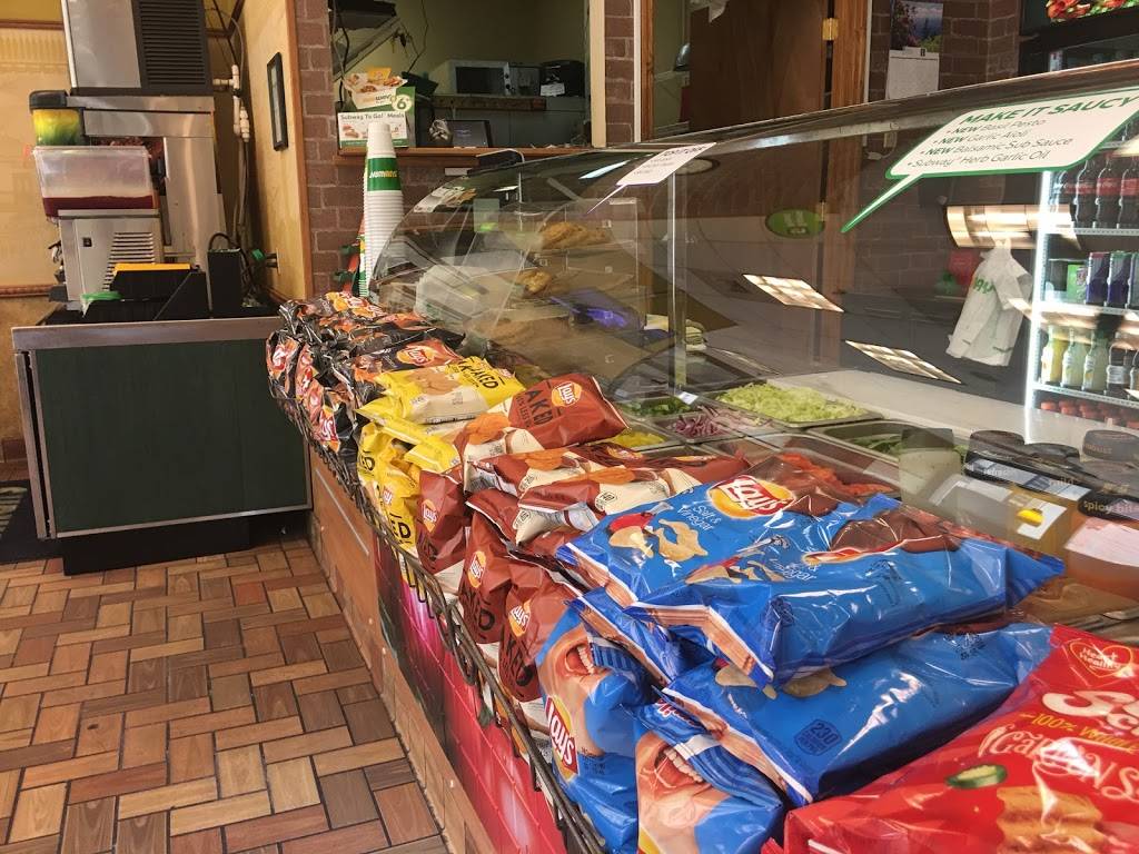 Subway | meal takeaway | 530 Church St Suite 100, Nashville, TN 37219, USA | 6152566138 OR +1 615-256-6138