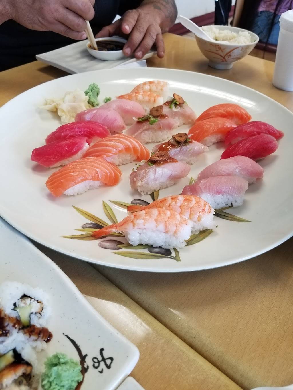 Sushi Island | restaurant | 18539 S Western Ave, Gardena, CA 90248, USA | 3103271644 OR +1 310-327-1644