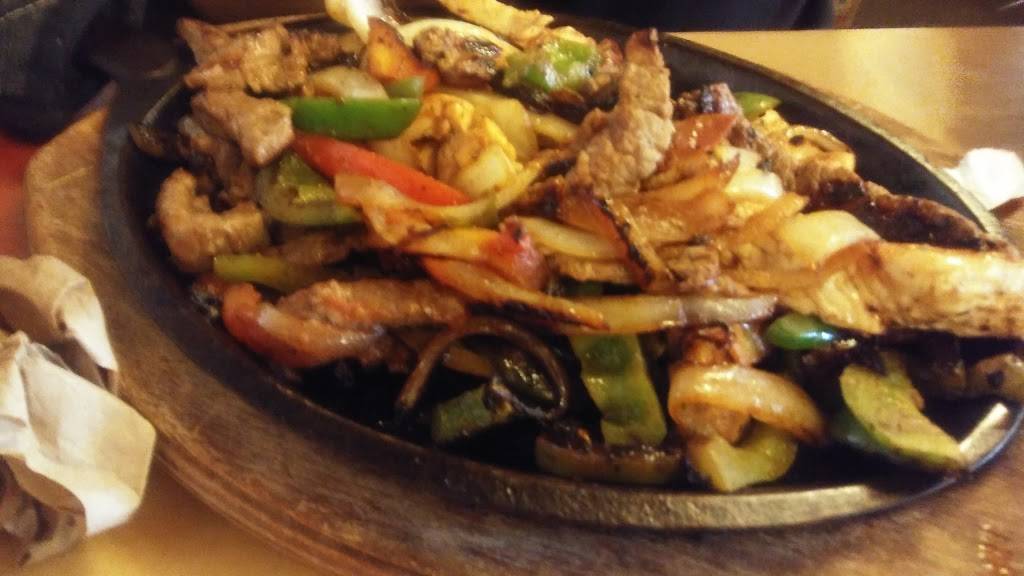 El Salto Restaurant | restaurant | 9611 Calumet Ave, Munster, IN 46321, USA | 2198360600 OR +1 219-836-0600