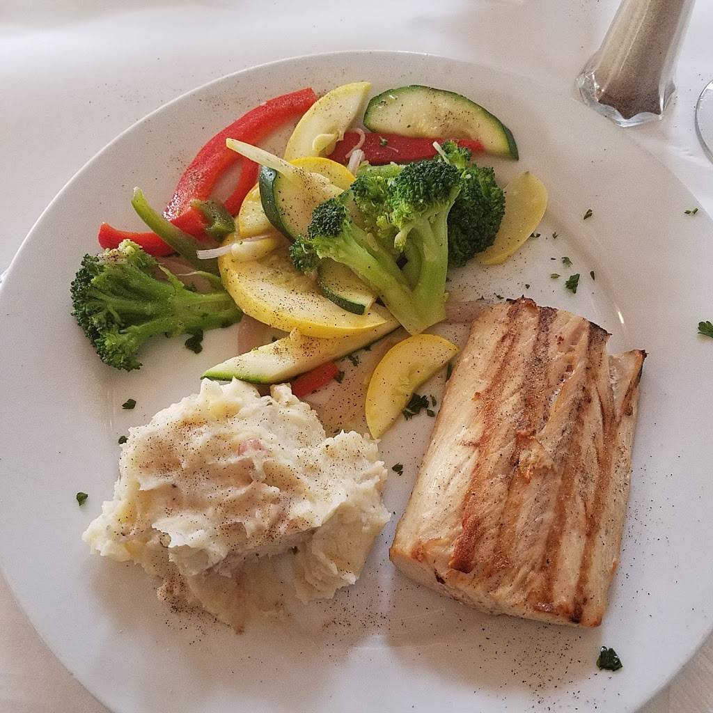 Sharkys Restaurant | restaurant | 61 Causeway Dr, Ocean Isle Beach, NC 28469, USA | 9105799177 OR +1 910-579-9177