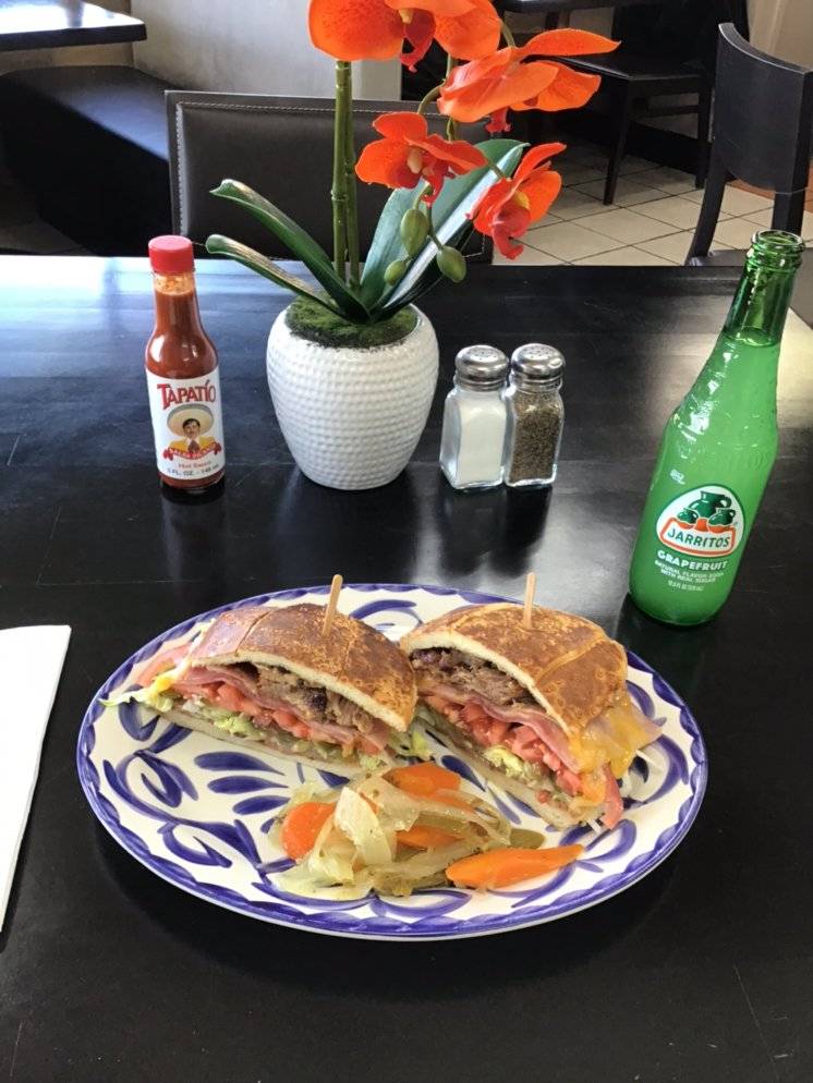 Bahia Grill | restaurant | 13100 Magnolia Ave, Corona, CA 92879, USA | 9514271990 OR +1 951-427-1990