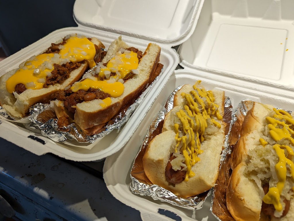 Vickys Doghouse | restaurant | 250 S Harbor Blvd, San Pedro, CA 90731, USA | 4247720525 OR +1 424-772-0525