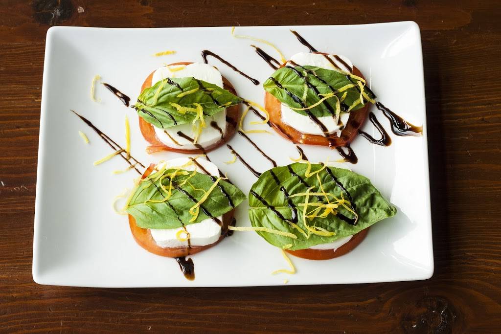 Ledge Rock Grille | restaurant | 596 Larsmont Way, Two Harbors, MN 55616, USA | 8666875634 OR +1 866-687-5634