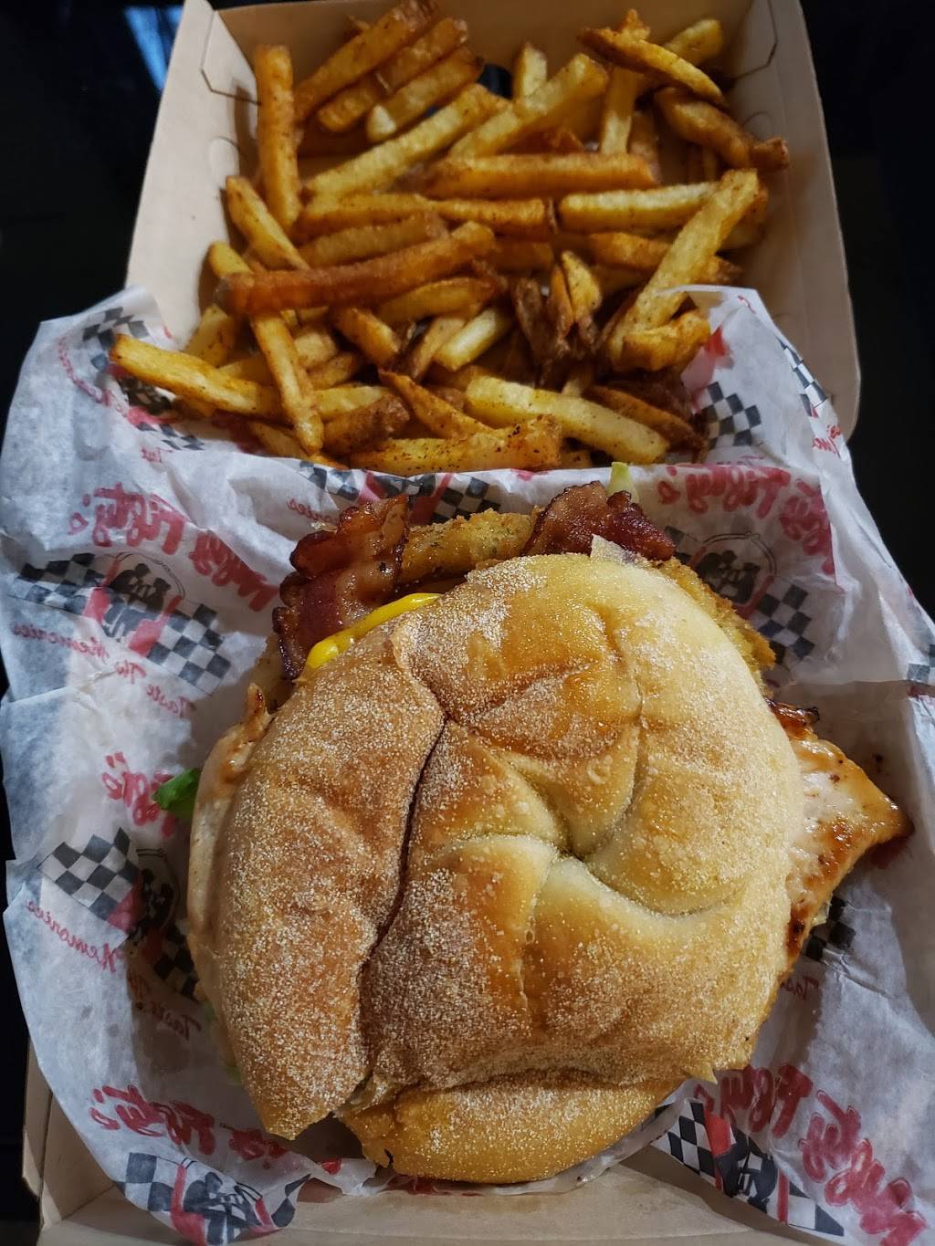 Nifty Fiftys | restaurant | 2700 S 10th St, Philadelphia, PA 19148, USA | 2677191950 OR +1 267-719-1950