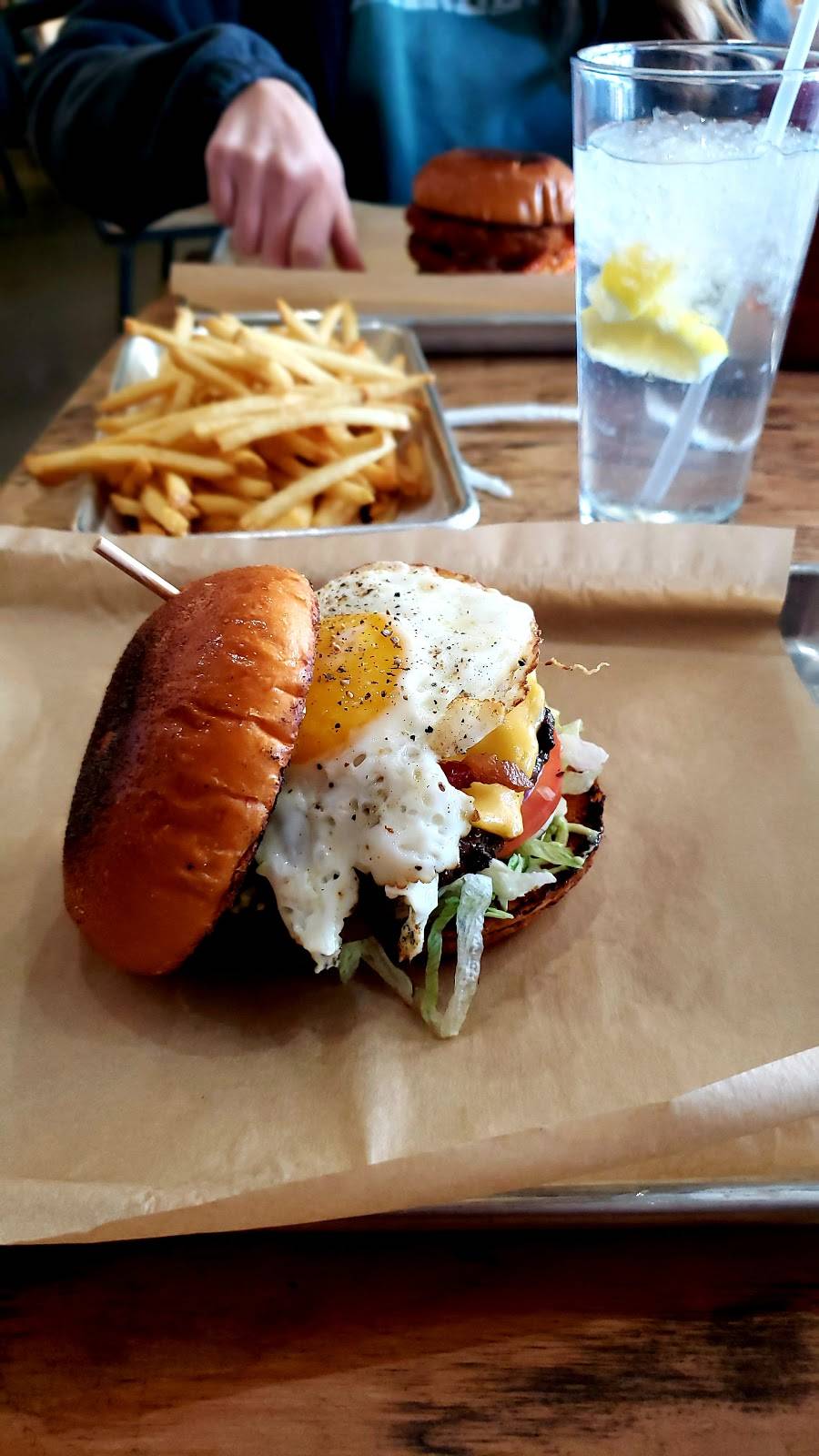 The Grind Burger Bar & Tap Room | restaurant | 7500 W Stacy Rd #150, McKinney, TX 75070, USA | 4696317330 OR +1 469-631-7330