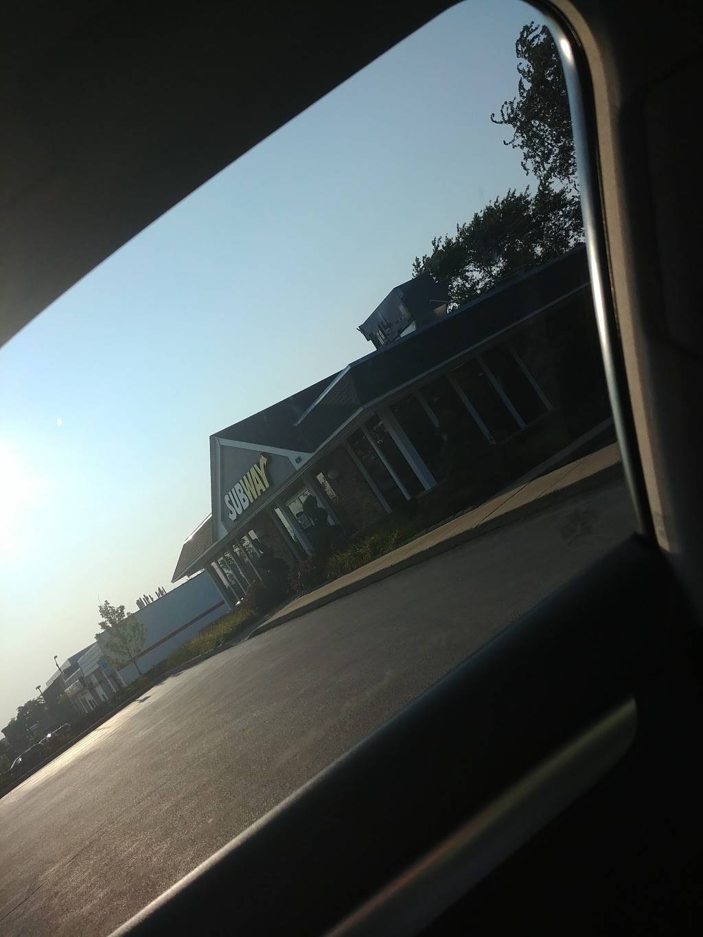 Subway Restaurants | restaurant | west, 404 W Roosevelt Rd, Lombard, IL 60148, USA | 6304957827 OR +1 630-495-7827