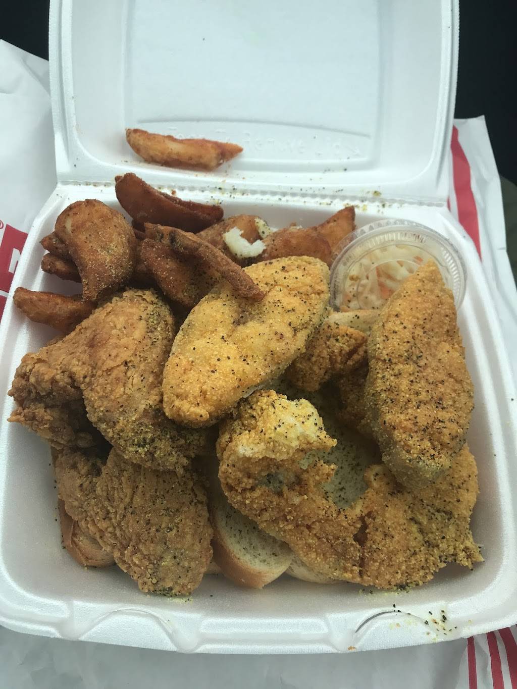 J J Fish & Chicken | restaurant | 1220 Richards St B, Joliet, IL 60433, USA | 8157269129 OR +1 815-726-9129