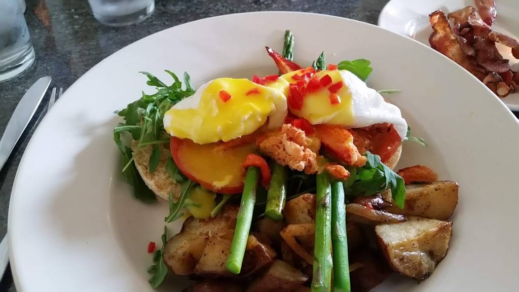 Blue Paddle Bistro | restaurant | 316 US-2, South Hero, VT 05486, USA | 8023724814 OR +1 802-372-4814