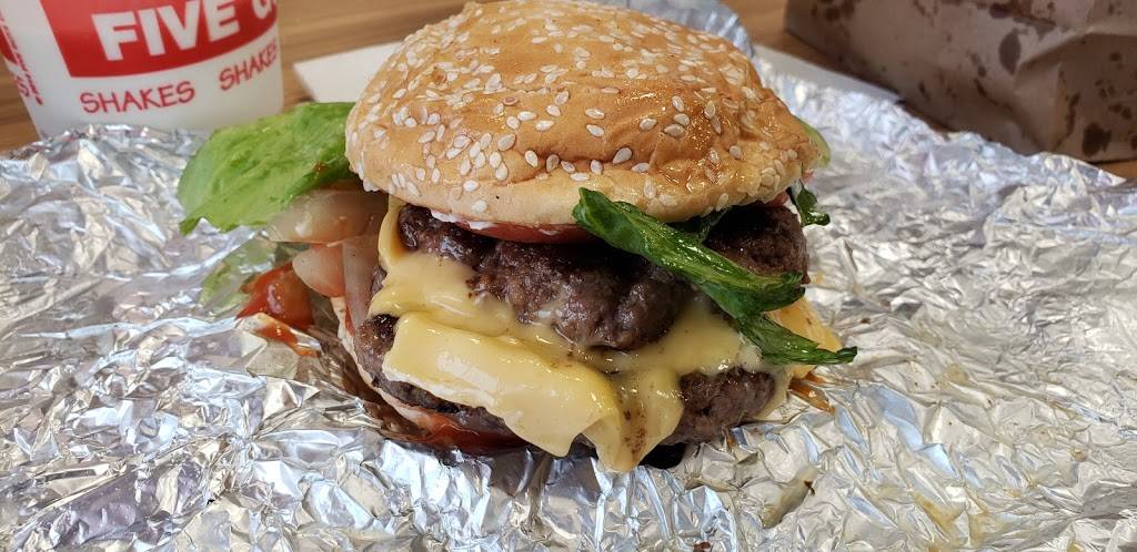 Five Guys | restaurant | 650 Division Rd, Windsor, ON N8X 0A8, Canada | 5199726262 OR +1 519-972-6262