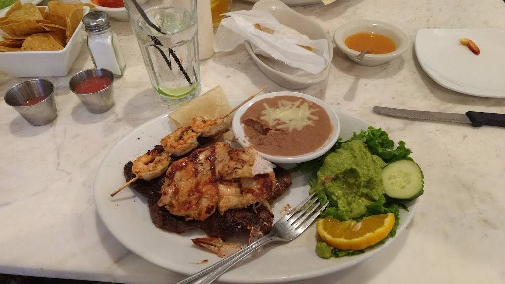 Karinas Mexican Seafood | restaurant | 2015 Birch Rd #710, Chula Vista, CA 91915, USA | 6195914444 OR +1 619-591-4444