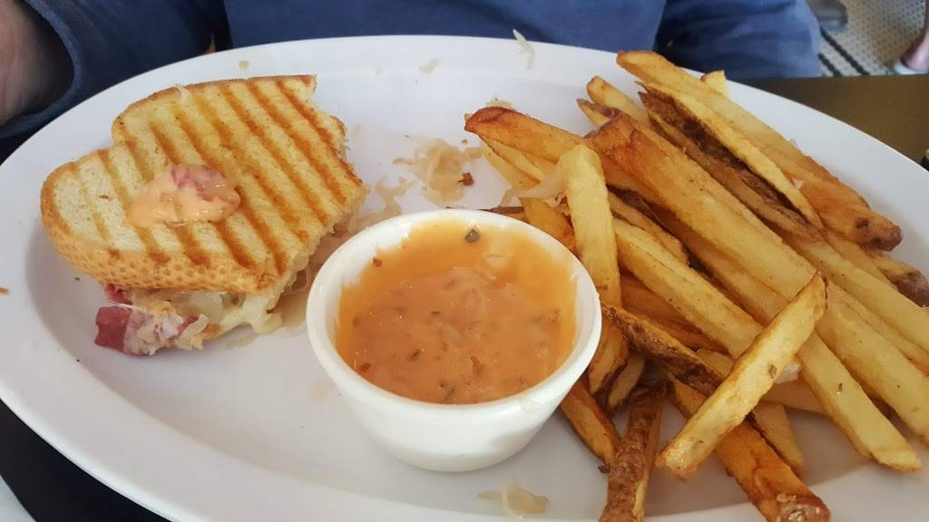 Bistro 217 | restaurant | 217 Harding Way E, Galion, OH 44833, USA | 4194625681 OR +1 419-462-5681