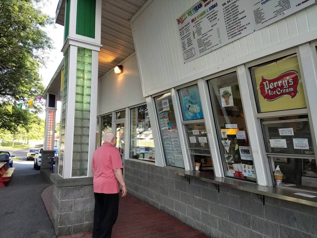 Frozen Rainbow | restaurant | 90 Old Rte 9w, Port Ewen, NY 12466, USA | 8453846670 OR +1 845-384-6670