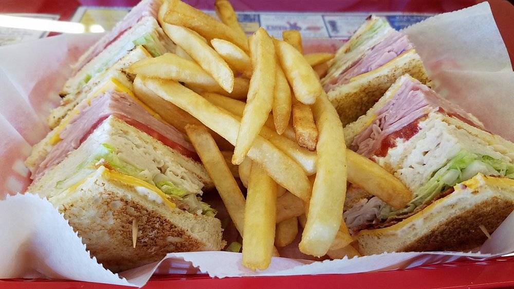 The Hot Tomato | restaurant | 2702 E College Ave, Ruskin, FL 33570, USA | 8139381888 OR +1 813-938-1888