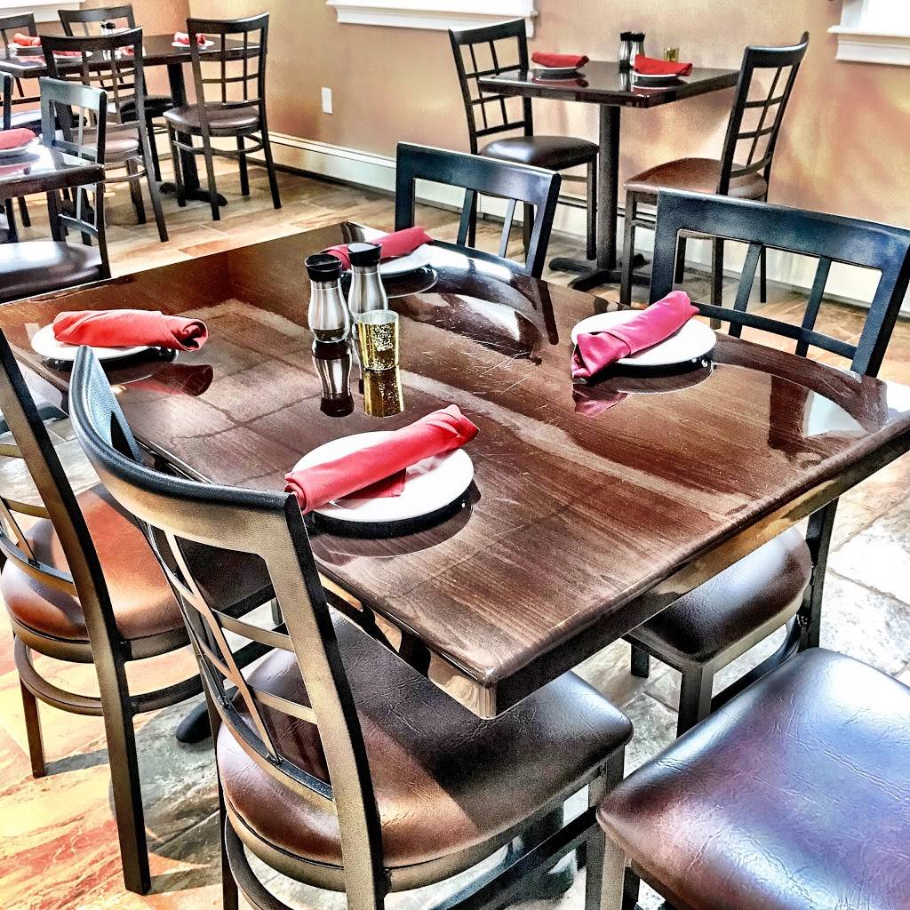 Castello of Niantic | restaurant | 11 E Pattagansett Rd, Niantic, CT 06357, USA | 8604518880 OR +1 860-451-8880