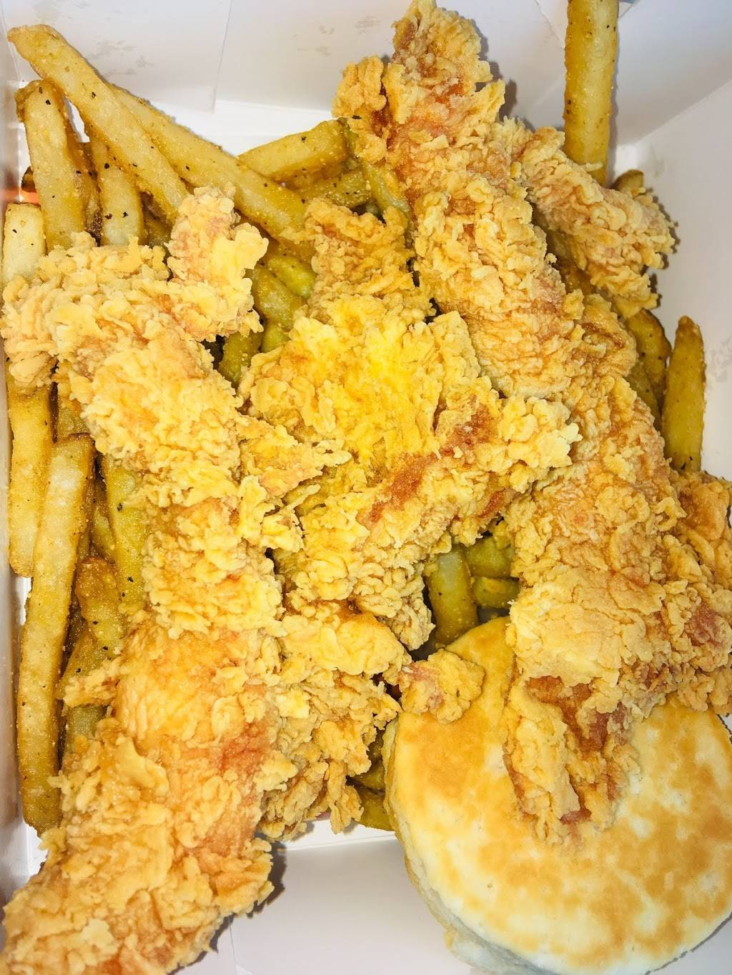 Popeyes Louisiana Kitchen | restaurant | 9090 Carousel Center, Syracuse, NY 13290, USA | 3154665015 OR +1 315-466-5015