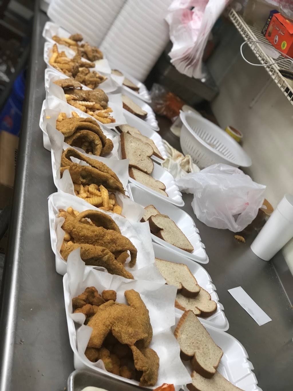 Livernois Fresh Fish & Seafood | restaurant | 18280 Livernois, Detroit, MI 48221, USA | 3138637000 OR +1 313-863-7000