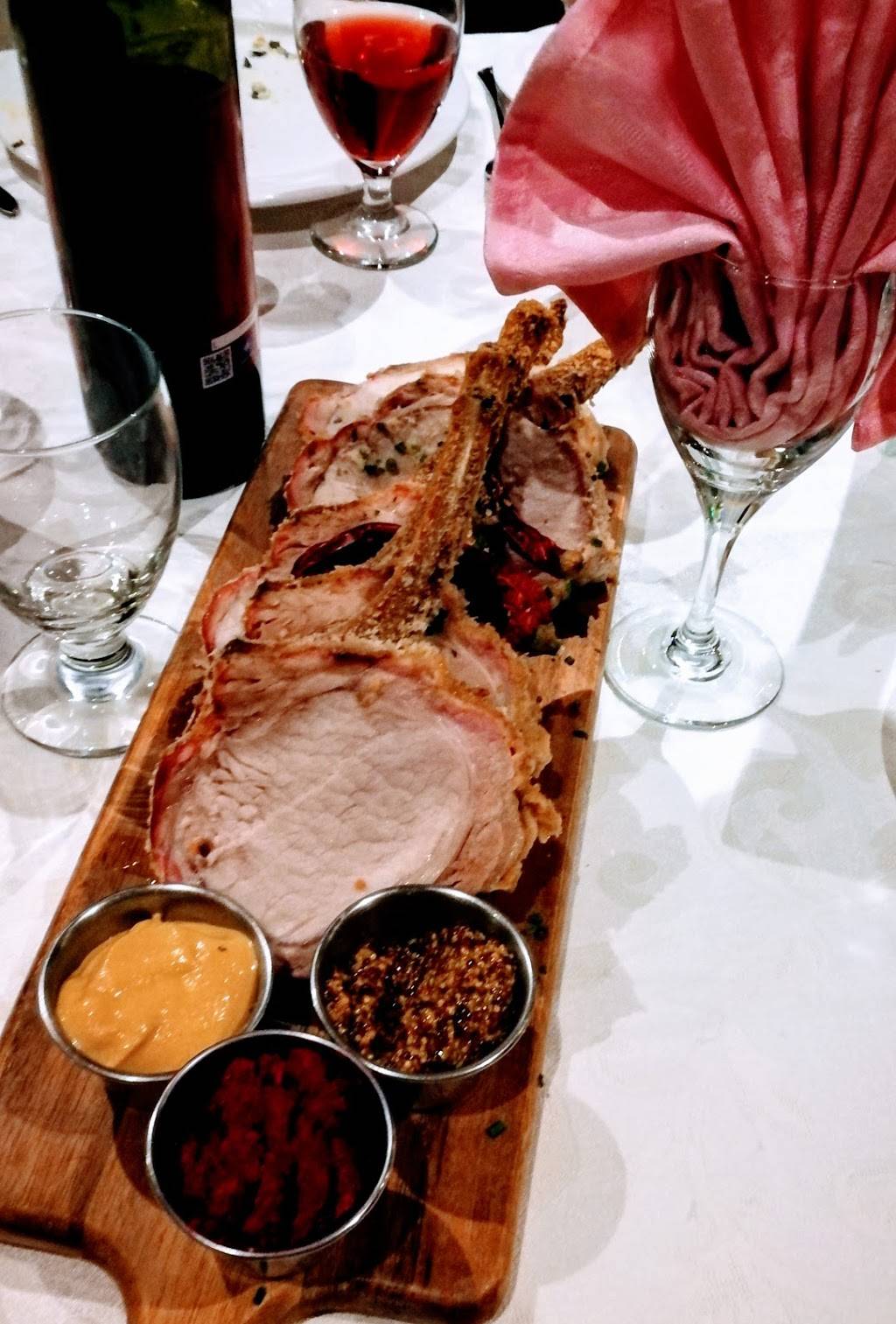 Golden Lion Restaurant & Bar | restaurant | 15 Canmotor Ave, Etobicoke, ON M8Z 4E5, Canada | 4162523456 OR +1 416-252-3456