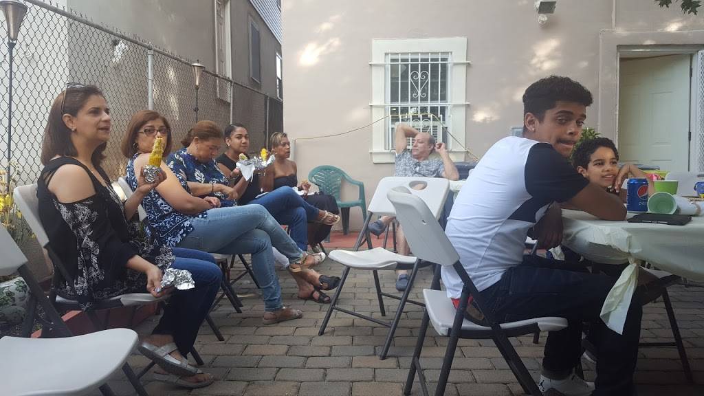 El Boricua Lechonera | restaurant | 213 Pacific Ave, Jersey City, NJ 07304, USA | 2017063291 OR +1 201-706-3291