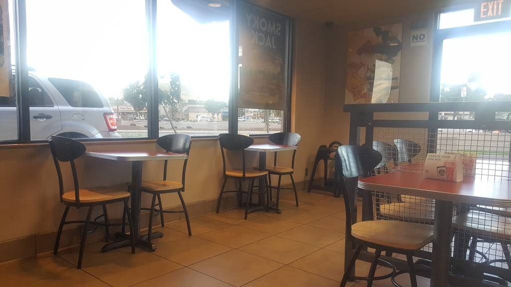 Jack in the Box | restaurant | 140 Broadway, El Cajon, CA 92021, USA | 6194424747 OR +1 619-442-4747