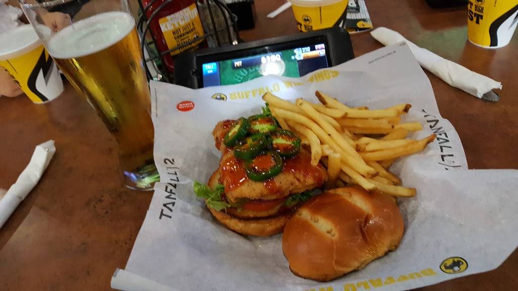 Buffalo Wild Wings | restaurant | 2510 W Happy Valley Rd #1241, Phoenix, AZ 85085, USA | 6232076900 OR +1 623-207-6900