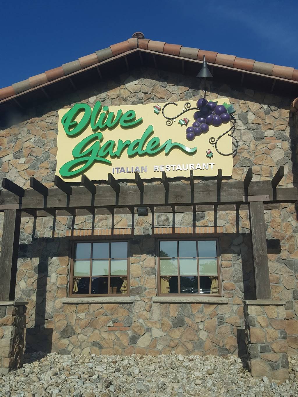 Olive Garden Italian Restaurant | meal takeaway | 304 E Pulaski Hwy, Elkton, MD 21921, USA | 4103928701 OR +1 410-392-8701