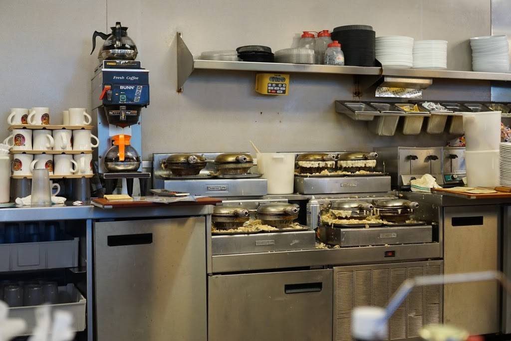 Waffle House | meal takeaway | 505 N Bluff Rd, Collinsville, IL 62234, USA | 6183446343 OR +1 618-344-6343