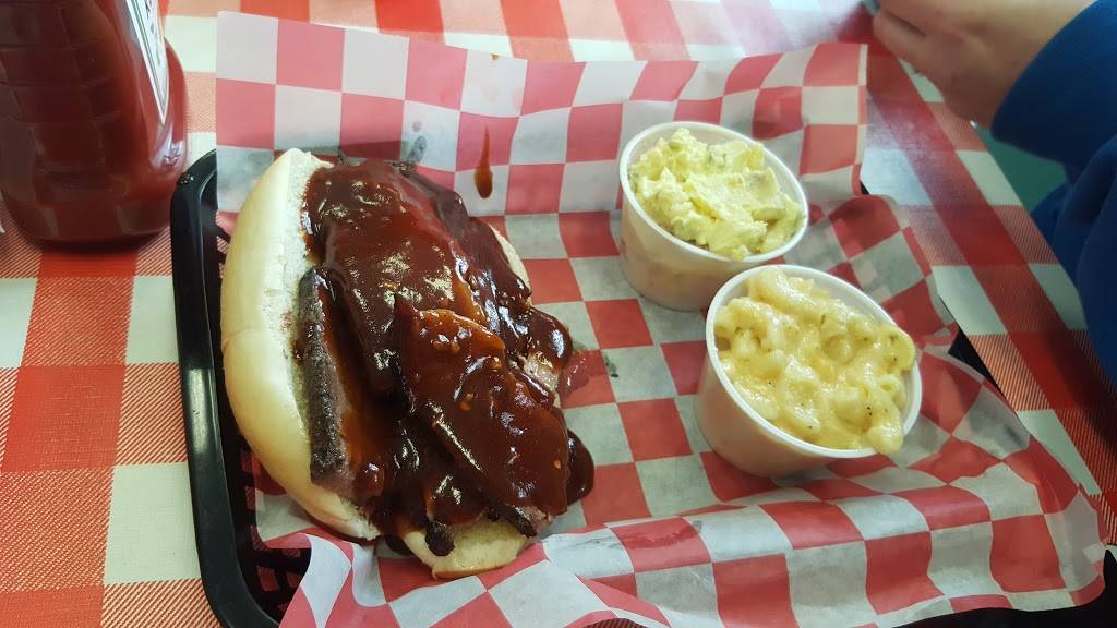 Foxs BBQ | restaurant | 521 Heritage Pointe Dr B, Clarksville, TN 37042, USA | 9318962678 OR +1 931-896-2678