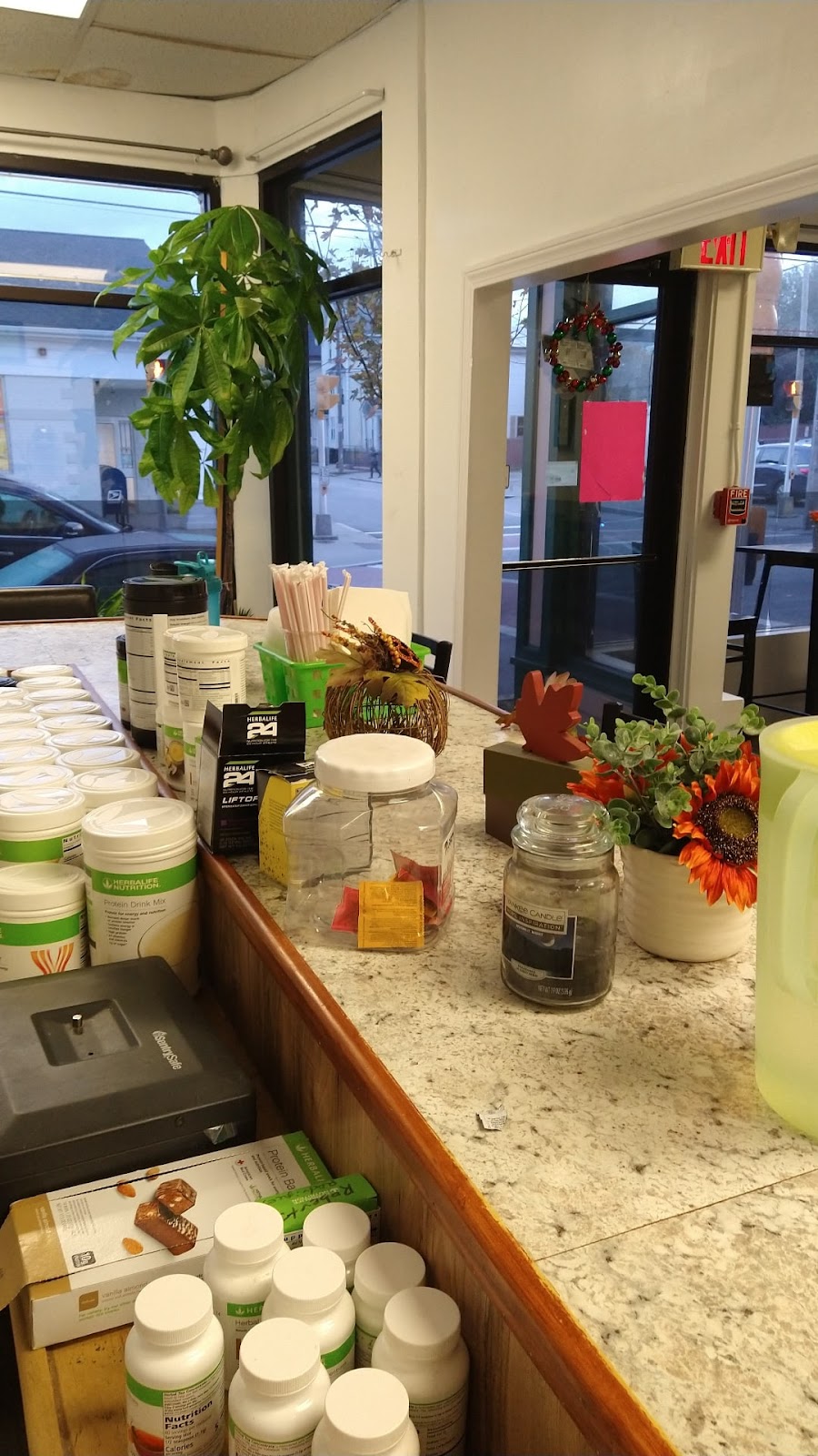 Nutrición club livingwell 114 | restaurant | 578 Dexter St, Central Falls, RI 02863, USA | 8604786408 OR +1 860-478-6408