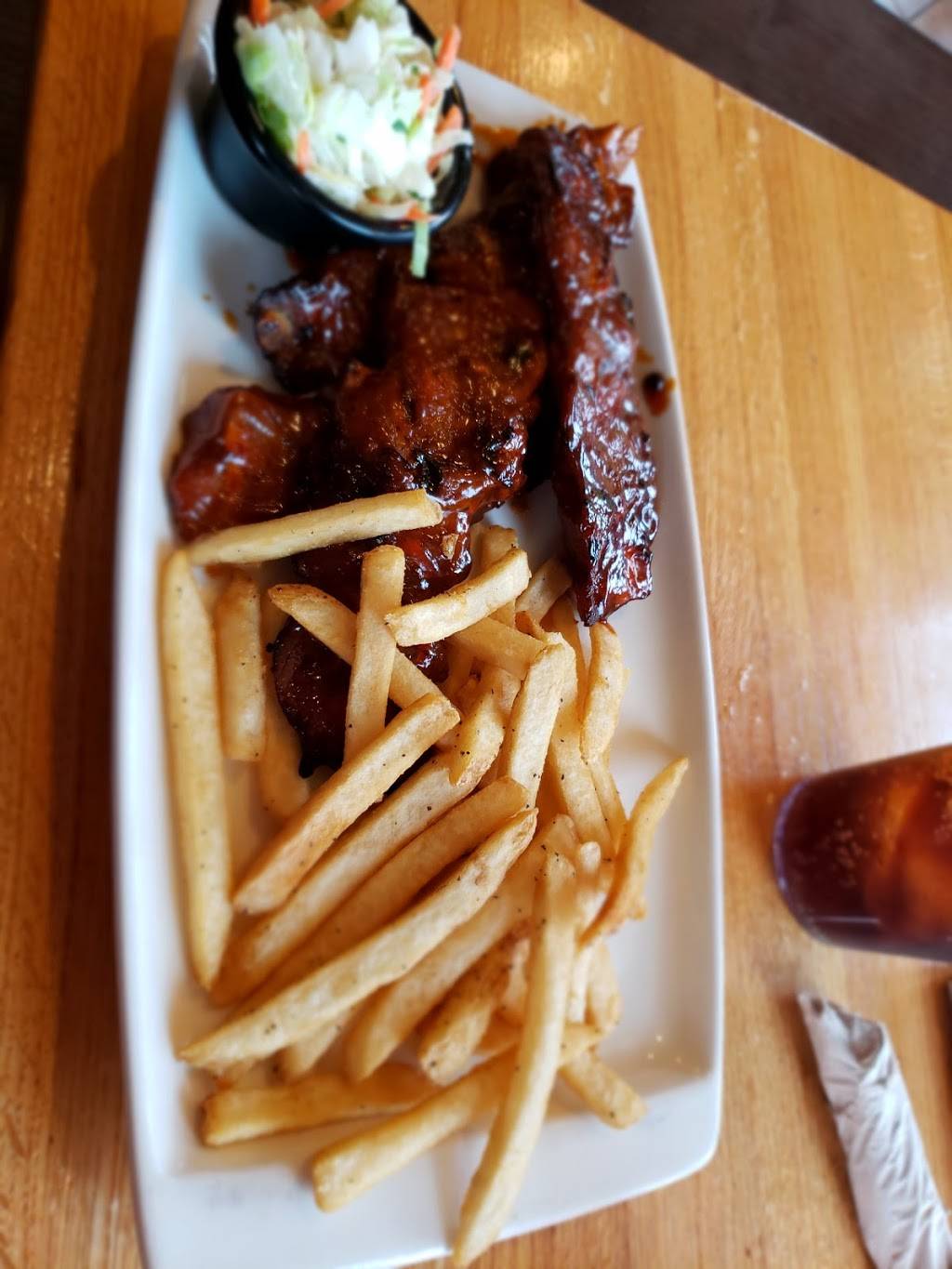 Applebees Grill + Bar | restaurant | 2415 I-20, Grand Prairie, TX 75052, USA | 9725221960 OR +1 972-522-1960