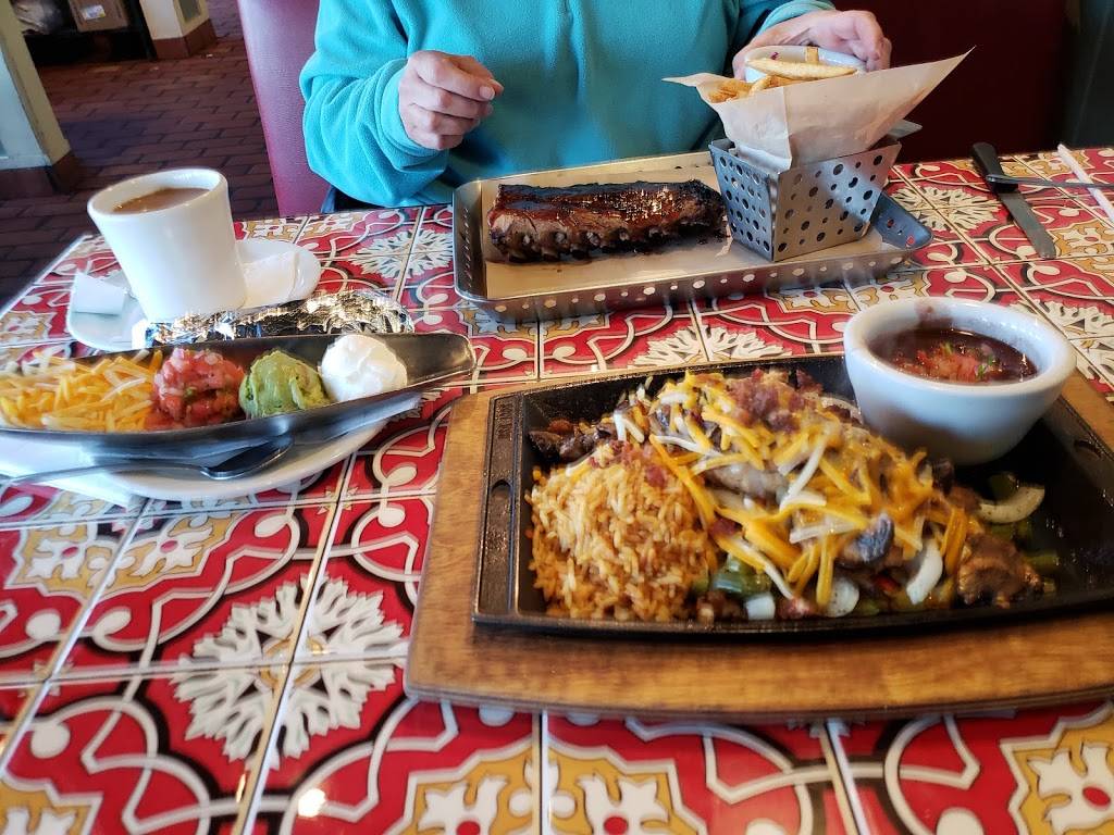 Chilis Grill & Bar | meal takeaway | 17915 W Bluemound Rd, Brookfield, WI 53045, USA | 2627929790 OR +1 262-792-9790