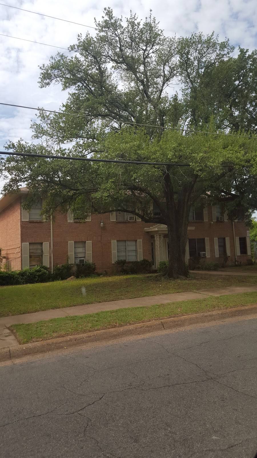 Gabbys Burgers & Moore | restaurant | 1150 W Kiest Blvd, Dallas, TX 75224, USA | 2143741811 OR +1 214-374-1811