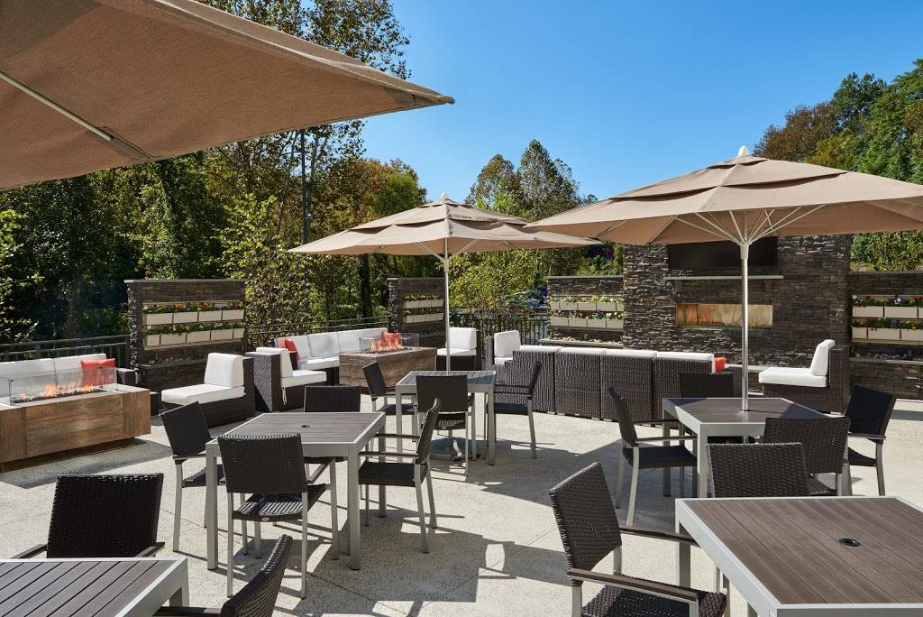 Streetlight Kitchen & Bar | restaurant | Ferne Blvd, Drexel Hill, PA 19026, USA | 4844619820 OR +1 484-461-9820