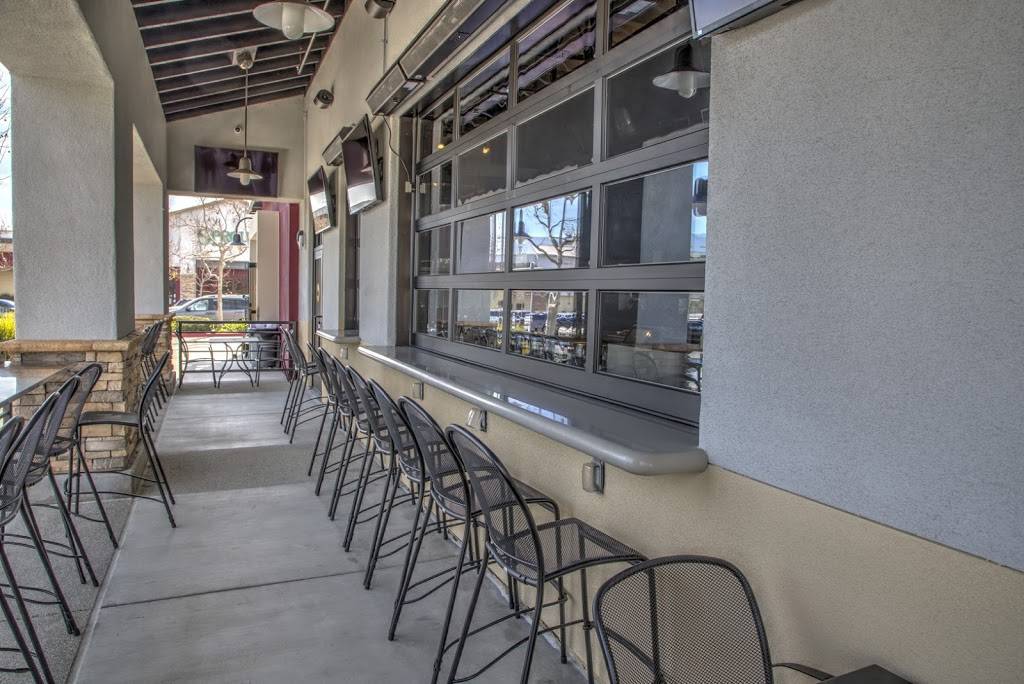 Buffalo Wild Wings | meal takeaway | 32401 Temecula Pkwy, Temecula, CA 92592, USA | 9513030225 OR +1 951-303-0225