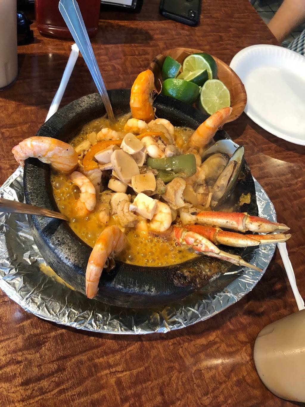 Las Nuevas Islas | restaurant | 1438 W Foothill Blvd, Rialto, CA 92376, USA | 9092379010 OR +1 909-237-9010