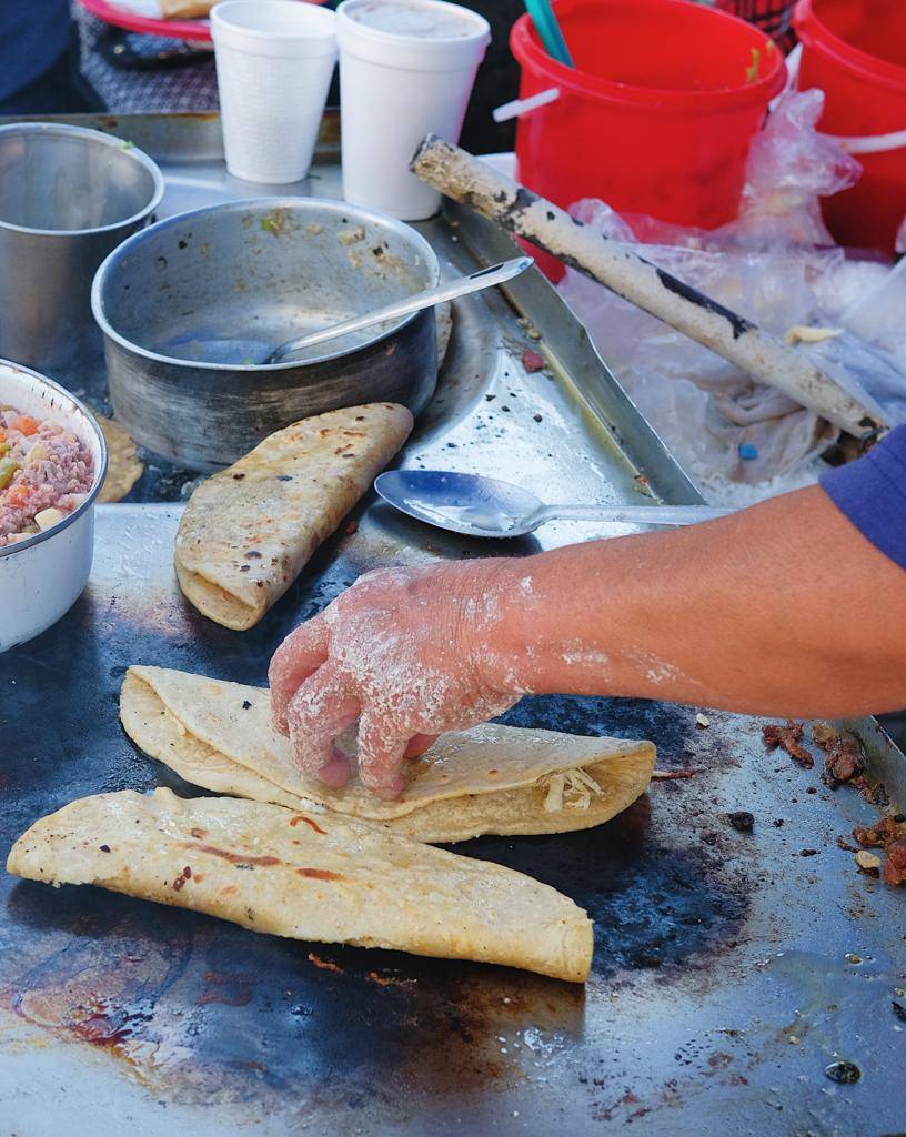 Hola Tacos | restaurant | 12102 Madison Ave, Lakewood, OH 44107, USA | 2168014666 OR +1 216-801-4666