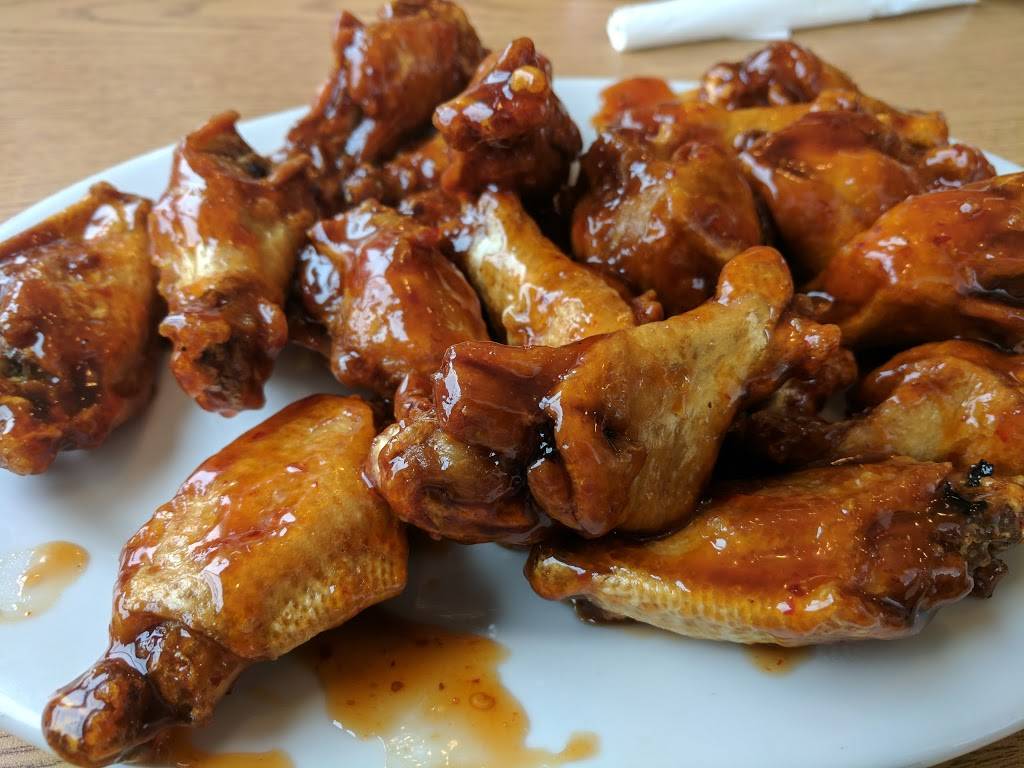 Grillin Wings & More | restaurant | 4410 Chicago Dr SW, Grandville, MI 49418, USA | 6167855337 OR +1 616-785-5337