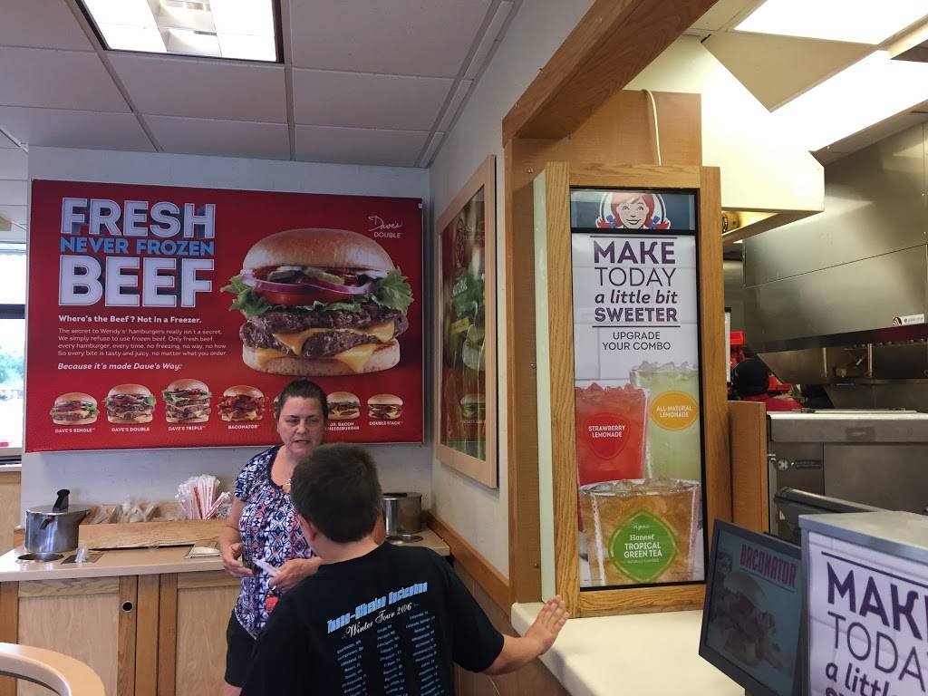 Wendys | restaurant | 7435 Brandt Pike, Dayton, OH 45424, USA | 9373067856 OR +1 937-306-7856