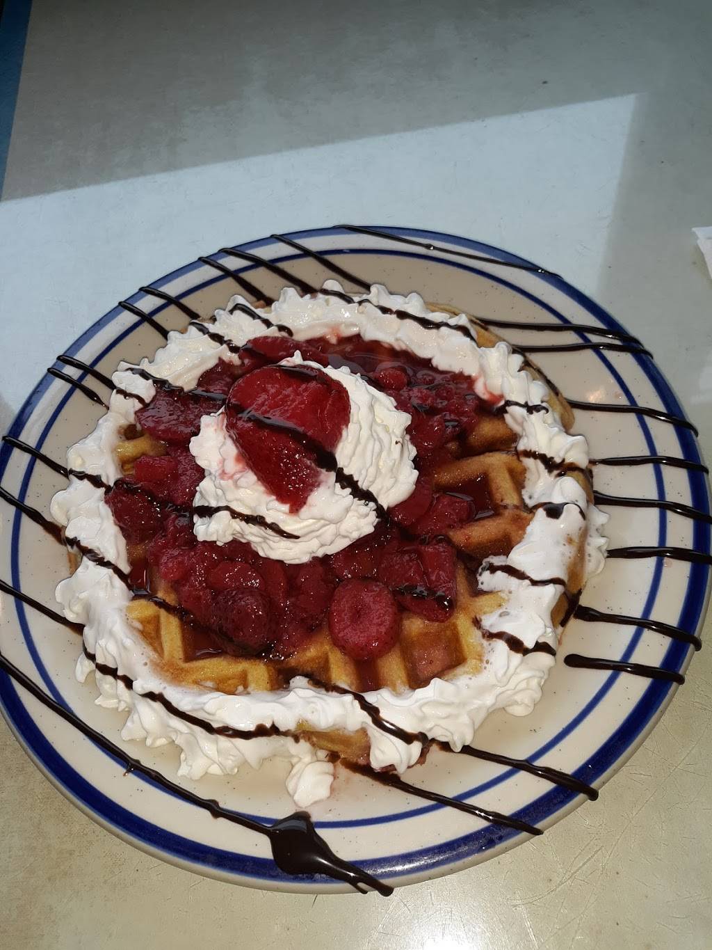 Tumble Inn Diner | restaurant | 1 Main St, Claremont, NH 03743, USA | 6035046561 OR +1 603-504-6561