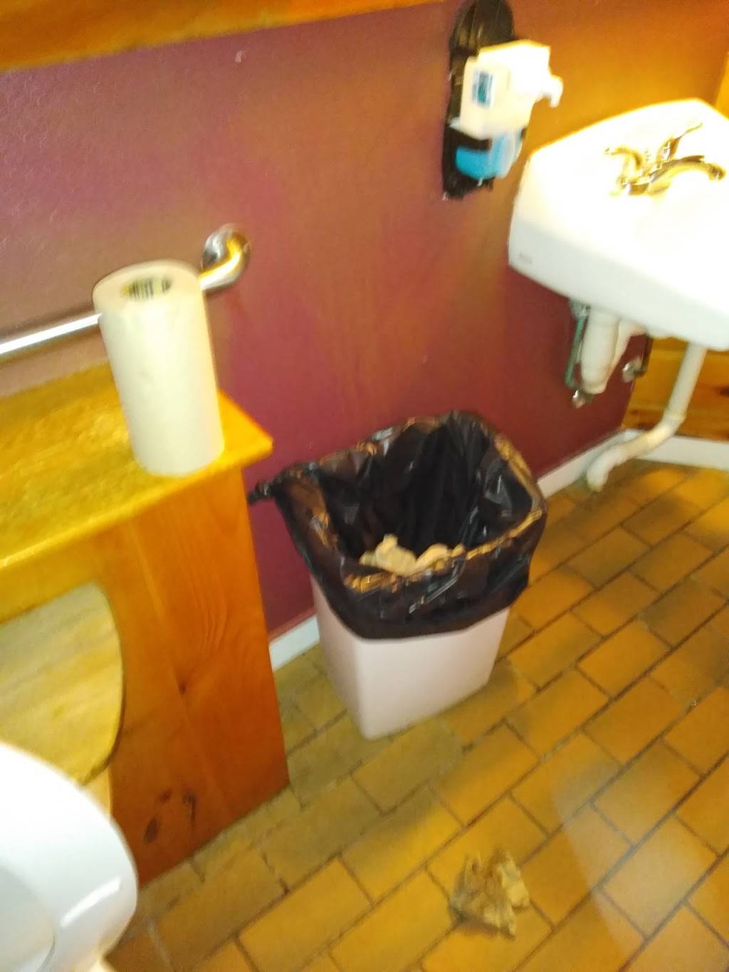 Knotty Pine Grill & Tavern | restaurant | 551 Pine River Pond Rd, Sanbornville, NH 03872, USA | 6035222265 OR +1 603-522-2265