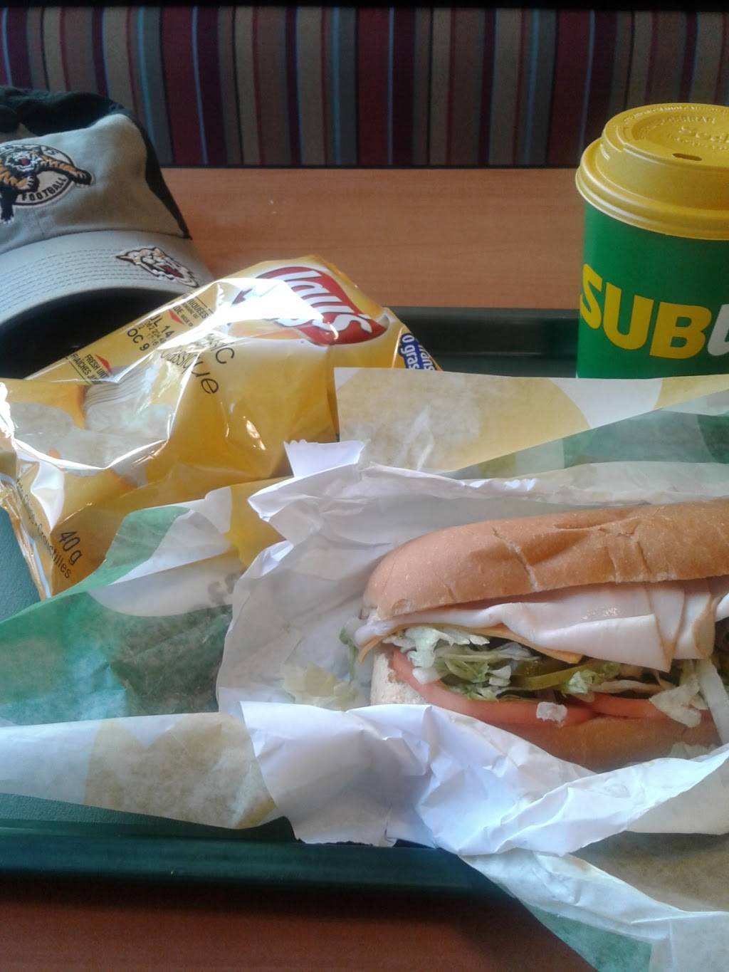 Subway | restaurant | 810 Main St E, Hamilton, ON L8M 1L6, Canada | 9055438800 OR +1 905-543-8800