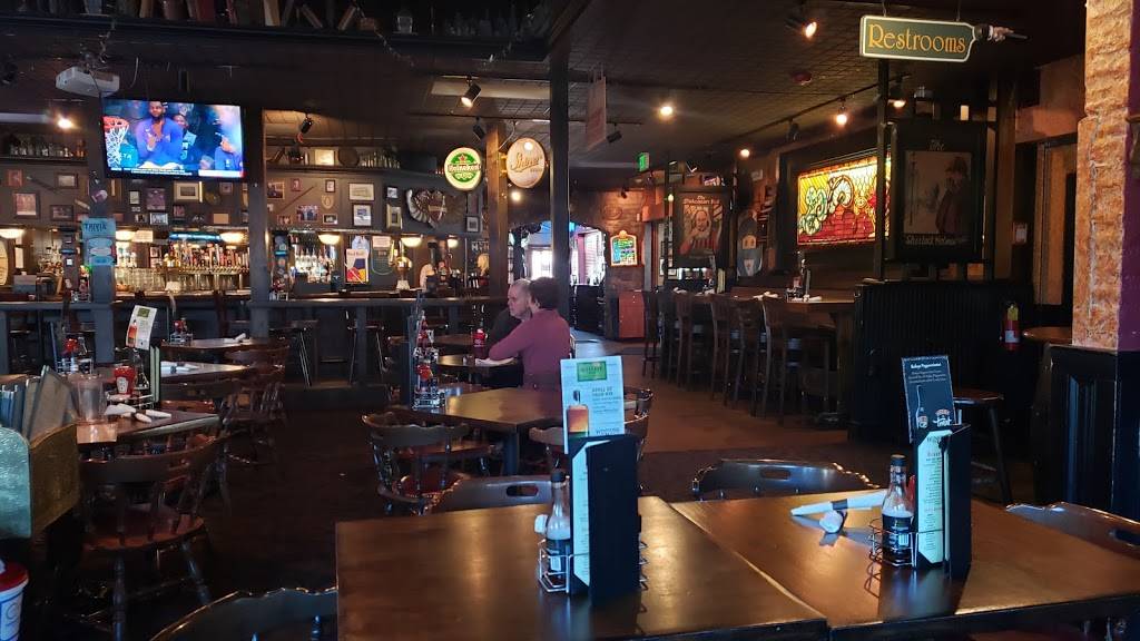 Winstons Pub & Grill | restaurant | 8101 E Belleview Ave, Denver, CO 80237, USA | 3035772790 OR +1 303-577-2790