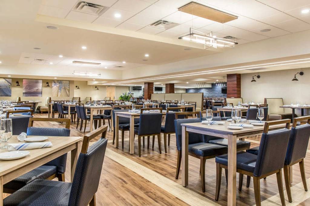 Johnnys Restaurant & Patio Bar | restaurant | 240 Aquidneck Ave, Middletown, RI 02842, USA | 4018472750 OR +1 401-847-2750