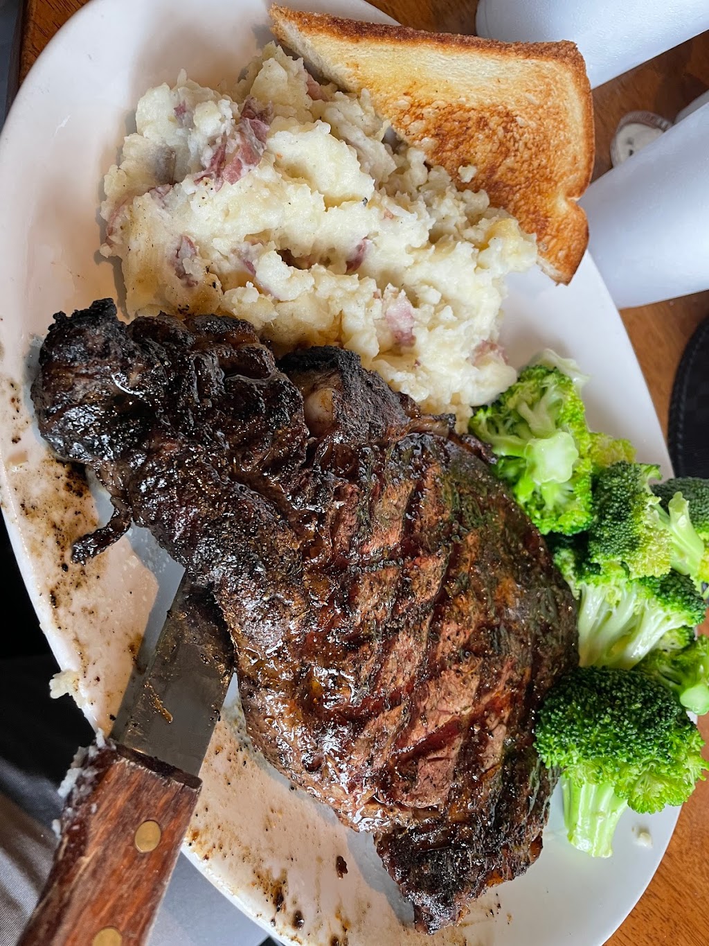 Big Whiskeys American Restaurant & Bar | restaurant | 225 E Markham St, Little Rock, AR 72201, USA | 5013242449 OR +1 501-324-2449